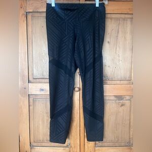 Old Navy Medium Black Geometric Patterned Leggings